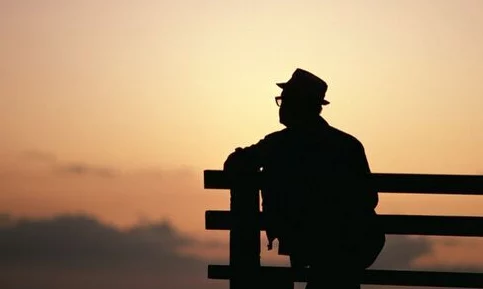 瑟瑟屋：探讨现代社会中个体孤独感与人际关系的交织