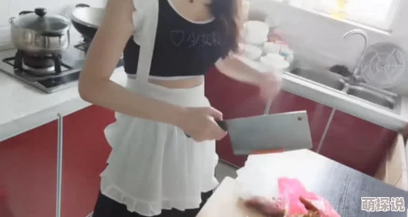 白丝女仆疯狂 喷水自-慰，网友热议其背后的心理因素与社会影响，引发广泛讨论与关注