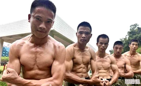 壮男军人胯下粗大黝黑壮男，展现力量与魅力的完美结合，引发众多关注与讨论