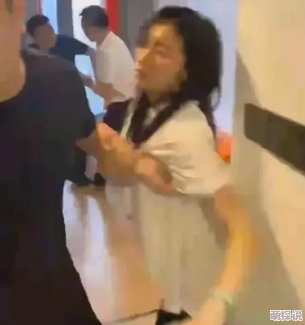 www人妻：探讨现代社会中婚姻与情感关系的复杂性及其对个人生活的影响