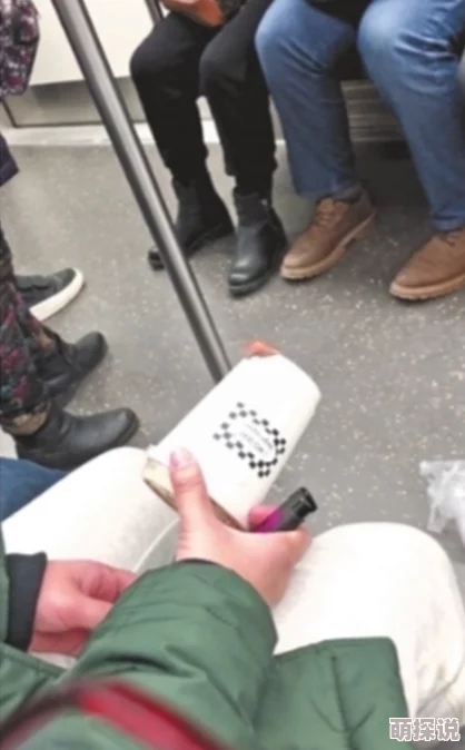 男人扒开女人双腿猛进女人机机里，警方已介入调查，案件引发社会广泛关注与讨论