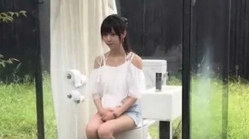 美女露%100的尿孔无档的网站引发热议，网友纷纷围观讨论，内容尺度令人瞩目！