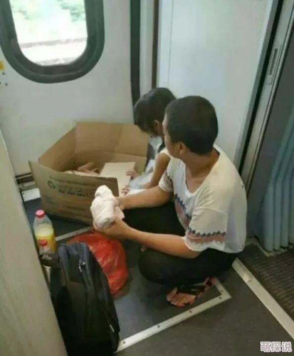 厕拍系列：揭露公共卫生隐患，令人震惊的偷拍事件引发社会广泛关注与讨论！