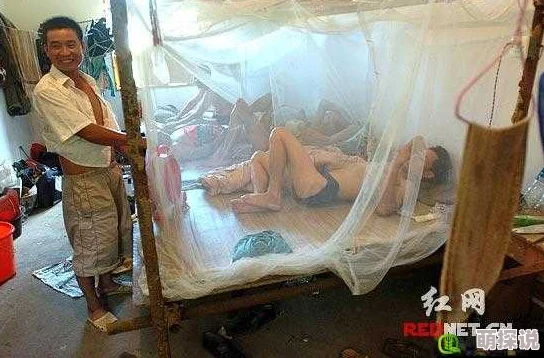农民工工棚嫖媢姣女录象曝光，震惊社会引发热议！