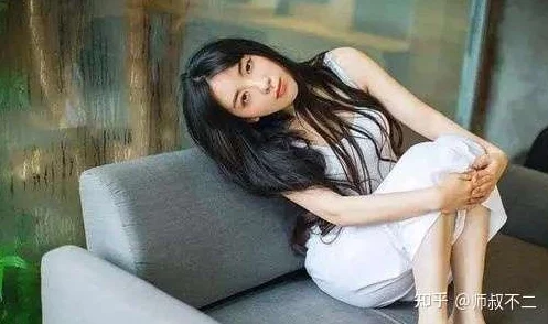 日本夏冰寒说：女人被两根茎同时进去图片引发热议，网友们纷纷讨论其背后的文化和社会意义，观点各异