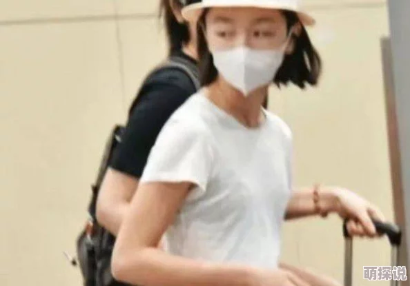 美女暴露无内衣视频引发热议，网友纷纷讨论其背后的社会现象与个人选择，话题持续升温