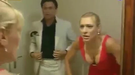 男和女全身脱了内裤还亲，近日网络热传，引发网友热议，讨论两性关系与隐私界限