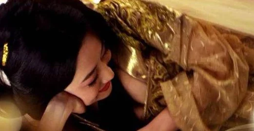 探索魅力与欲望交织的世界：性感美女在视频中展现无尽诱惑与激情的真实瞬间