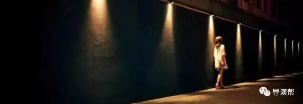 探索午夜电影院理论：在黑暗中揭示电影艺术的深层意义与观众心理