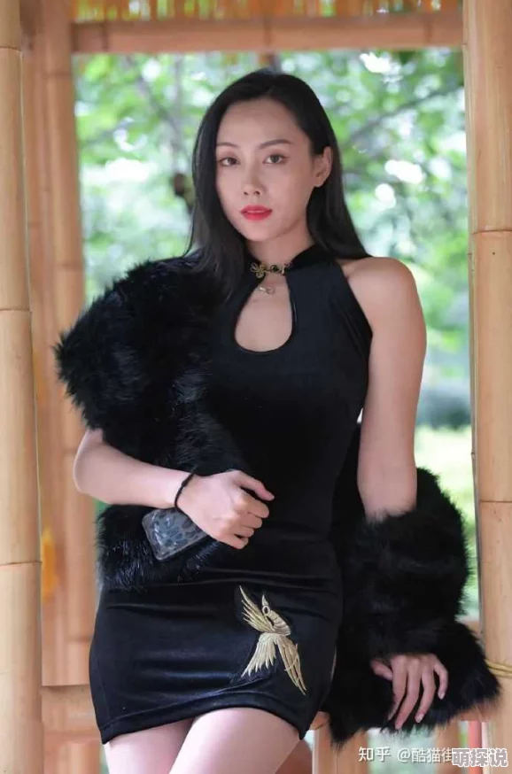 国产精品美女：网友们对这一现象的看法各异，有人认为是文化自信的体现，也有人担心过度消费审美
