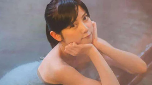 日本夏冰寒说：美女被日出白浆，近日在社交媒体上引发热议，众多网友纷纷评论并分享相关视频，引起广泛关注