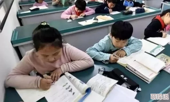 私奴跪着含着sp，近日引发热议，网友们纷纷讨论其背后的社会现象与个人选择