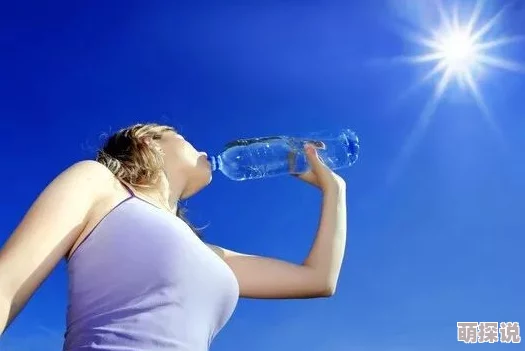 在炎热夏季，强行打开双腿灌满冰块的清凉体验与独特感受