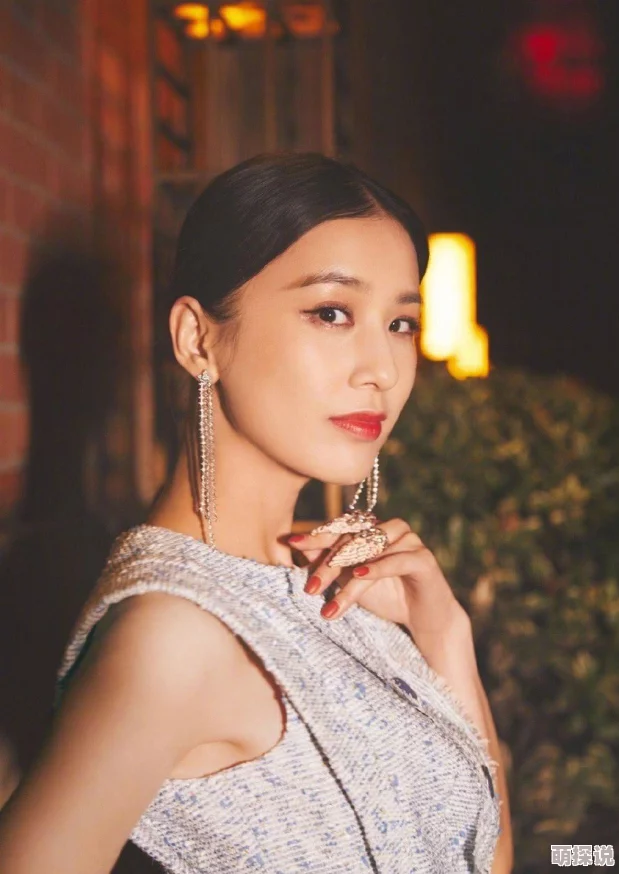 小姐姐摸小弟小鸡：近日，一段小姐姐与小弟互动的视频在社交媒体上引发热议，网友们纷纷评论