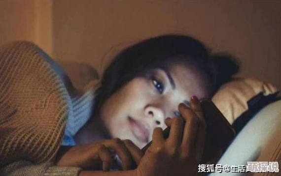 探索午夜黄色影片的魅力与禁忌：揭示背后的文化现象与社会影响
