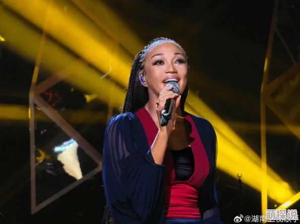 别昂到高c了不行！这位歌手在演唱会上意外失声，粉丝们纷纷表示心碎不已！