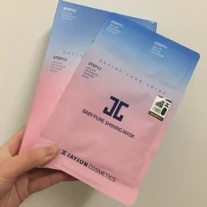 一遍亲着一面膜无遮挡：探讨在疫情期间如何通过面膜保护自己，同时保持与他人亲密接触的方式