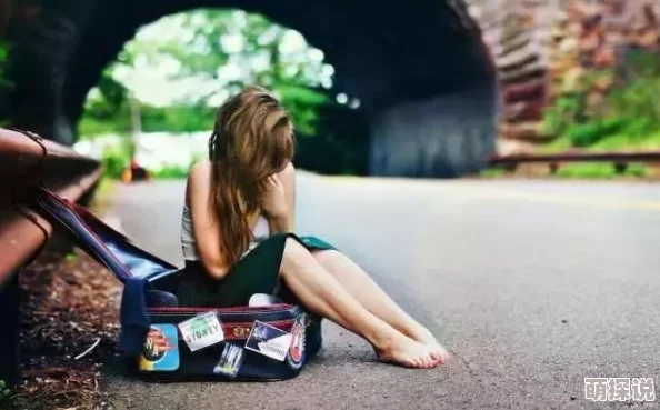 探索女人内心深处的色彩与欲望：那些让人心跳加速的瞬间与情感交织的故事