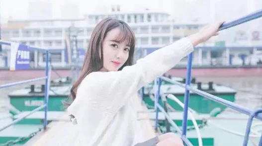 sblaji美女爽：她们的魅力与风采让人目不暇接，瞬间点燃全场热情！
