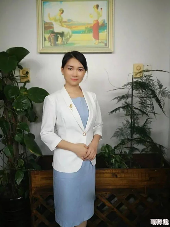 婬荡的女教师：最新动态揭示其在教育界引发的争议与社会反响，关注度持续上升，引发广泛讨论