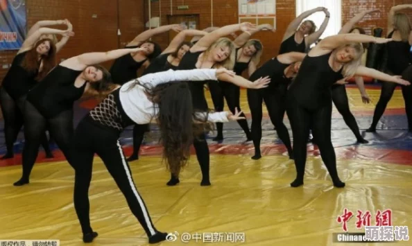 俄罗斯美女在国际选美大赛中夺冠，惊艳全场引发全球热议与关注！