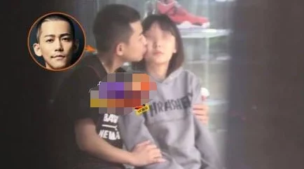 探索亲密关系的艺术：大尺度吻胸与床上互动视频带来的情感共鸣与身体语言解读