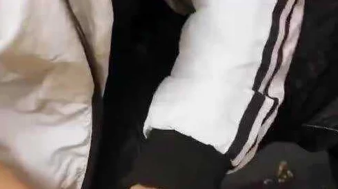 脱了内裤给男同桌摸网友认为这种行为不妥，可能会影响个人形象和人际关系，呼吁尊重自我和他人界限
