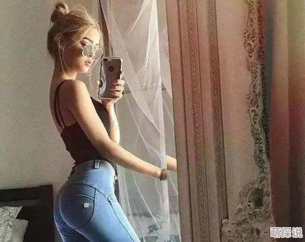 翘臀后进美女白嫩大屁股一区网友纷纷表示这种身材让人眼前一亮，赞叹其曲线美和自信气质，令人难以抗拒