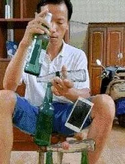 喜欢被老男人吃奶摸下面，真是让人感到不适，这种行为应该受到谴责