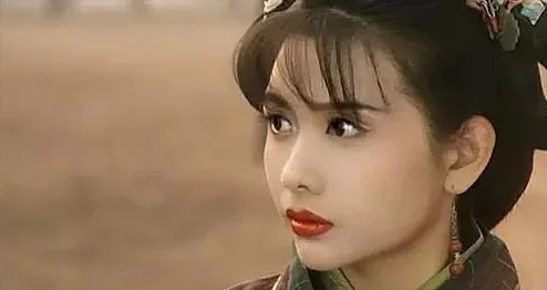 打扑克全程不盖被子，这种行为真是让人哭笑不得，难道就不能稍微注意一下吗？
