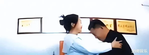 三级无遮挡：某知名演员被拍到与神秘女子深夜约会引发热议网友纷纷猜测两人关系不简单背后真相令人好奇