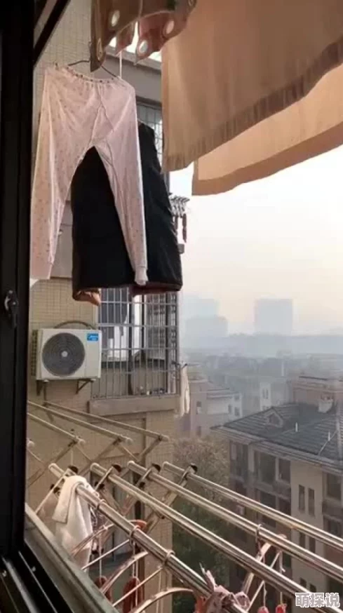 脱了内裤在阳台趴着被c一剑开天