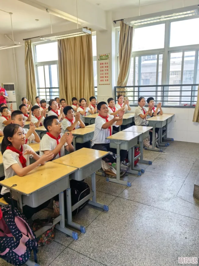 掀起老师短裙进入校园安全教育活动在全市中小学展开