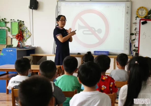 掀起老师短裙进入校园安全教育活动在全市中小学展开