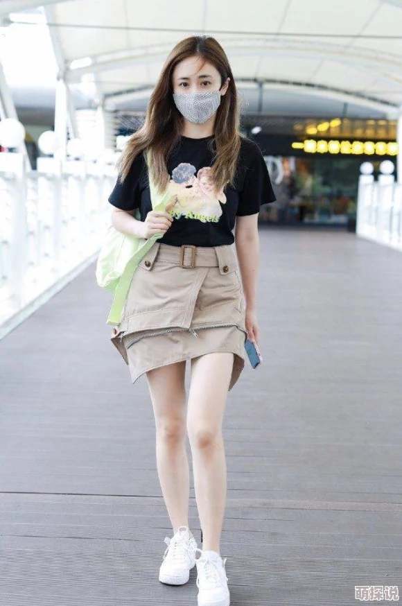 粉嫩短裙白腿小说让我们相信美好与希望永远存在于生活中