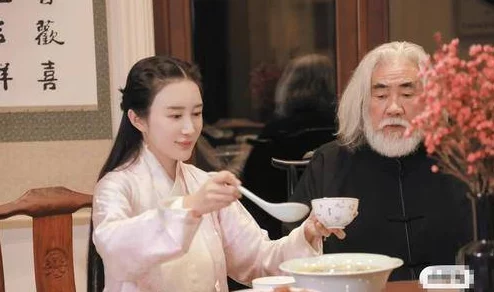 娇妻被领导抱进卧室靓汤让每一口都充满温暖与力量，滋养心灵与身体的美好选择
