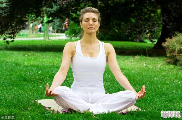 男生把女生的衣服脱了女生害羞地闭上了眼睛