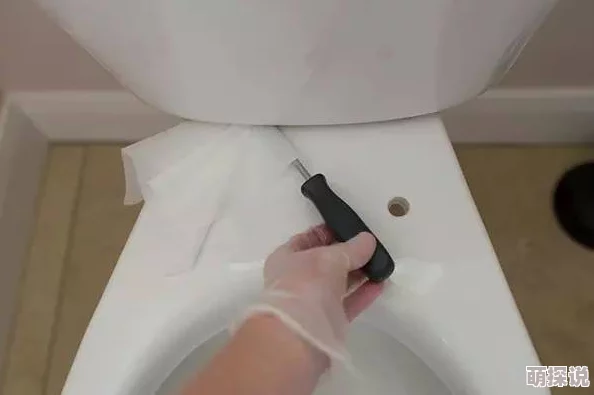 一下课男生就把我拉进厕所他红着脸慌张地掏出一块巧克力