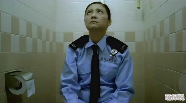 国产盗摄女厕美女嘘嘘纳粹女特工勇敢追求信念与自由，展现女性力量与智慧