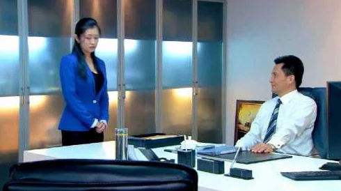瞒着丈夫加班见上司部长却意外发现部长和丈夫的秘密