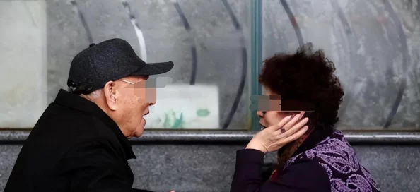 娇妻被老头入珠调教珍惜彼此的爱与理解，共同成长创造美好未来