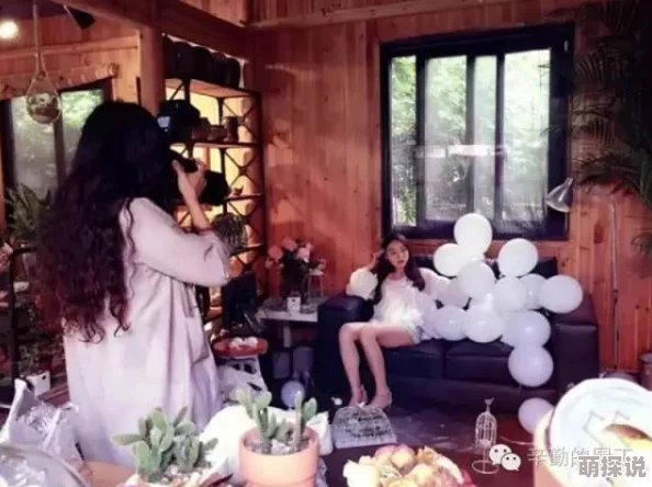 女友小静的放荡生活大团结小静最近参加了一场派对结识了许多新朋友并分享了她的旅行故事