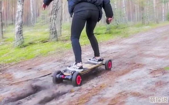 DIY老司机自制电动滑板车挑战越野山路