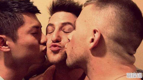 三个男男互攻h更新至第十八章激情燃烧的夜晚 三个男男互攻h更新至第十八章激情燃烧的夜晚