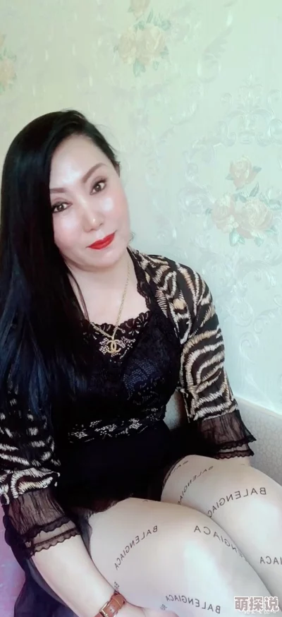 艳妇喷潮图听说隔壁王太太看了之后脸都红了据说小区保安也偷偷收藏了