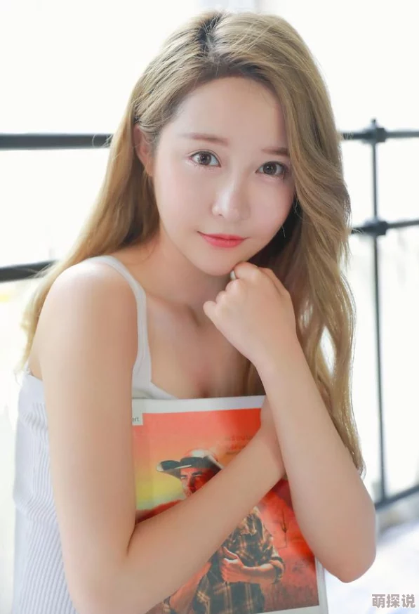 美女的大胸又黄又www又爽据传是某网红直播时意外走光截图引发热议