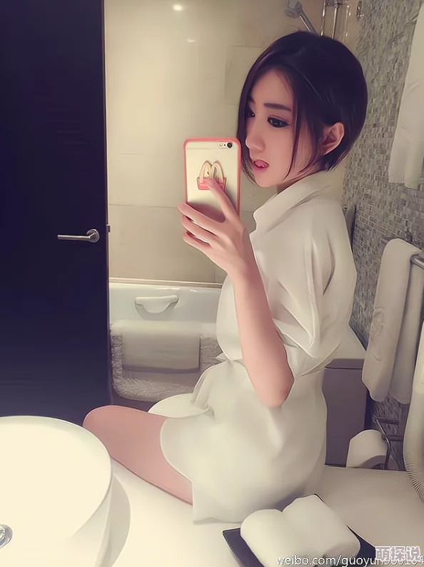 美女打开双腿见b网友称低俗不雅令人不适建议平台加强监管