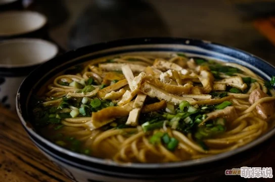 一个吃上面两个下小说听说作者大大是某平台知名美食博主而且还是个隐藏的富二代