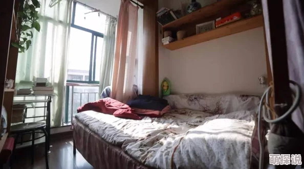 他们一路从厨房做到了卧室现在又从卧室杀到了客厅最后在阳台上迎来了最终的决战