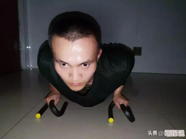 她有主听说和隔壁部门新来的小鲜肉走得很近两人经常一起午饭还一起下班
